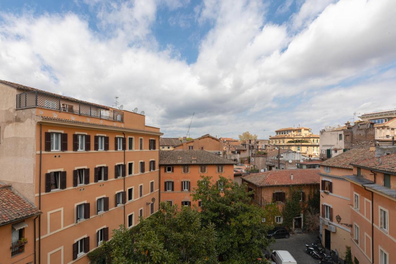 רומא Amazing Penthouse With Terrace And Rooftop In Trastevere מראה חיצוני תמונה