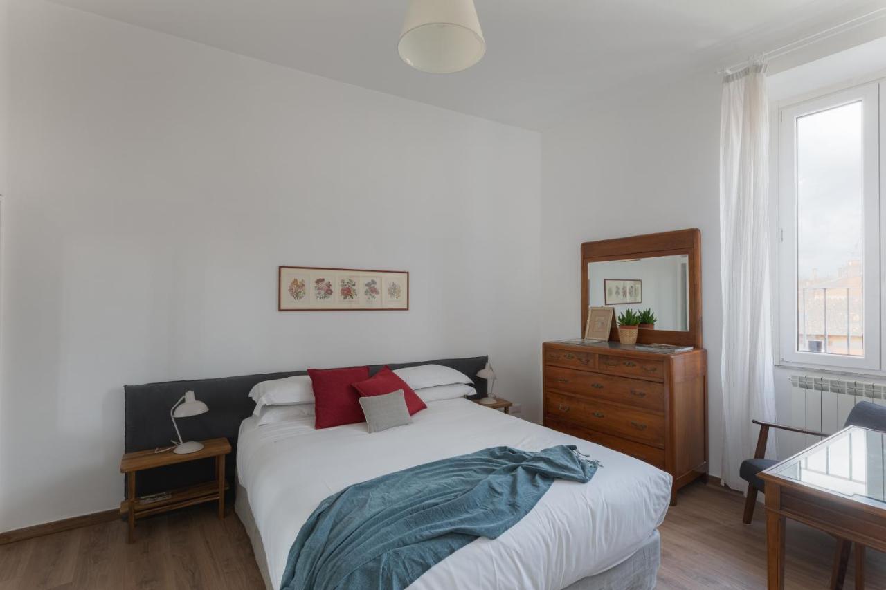 רומא Amazing Penthouse With Terrace And Rooftop In Trastevere מראה חיצוני תמונה