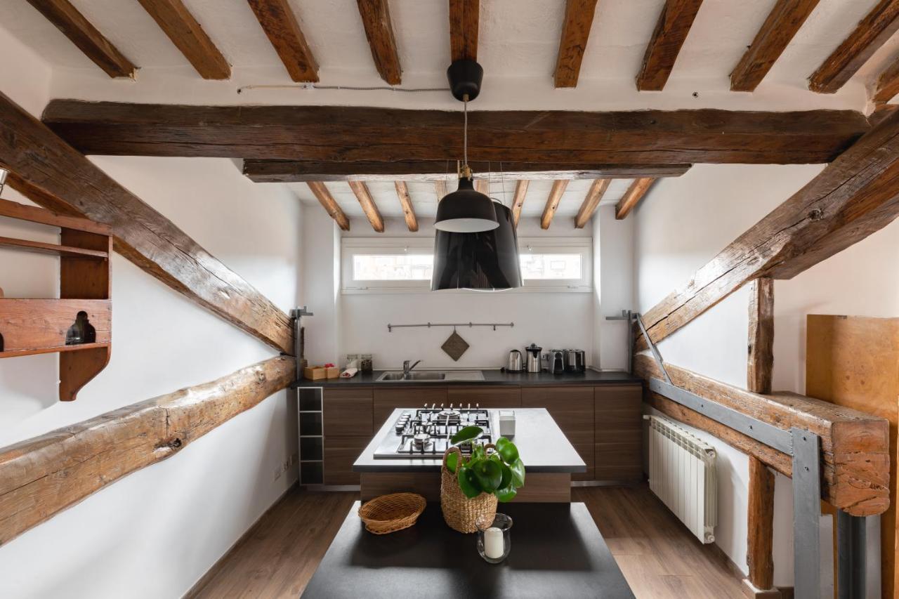 רומא Amazing Penthouse With Terrace And Rooftop In Trastevere מראה חיצוני תמונה