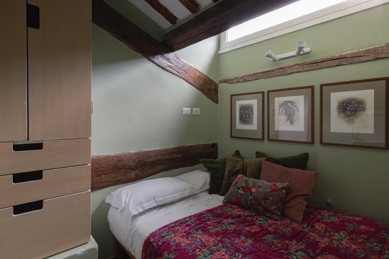 רומא Amazing Penthouse With Terrace And Rooftop In Trastevere מראה חיצוני תמונה