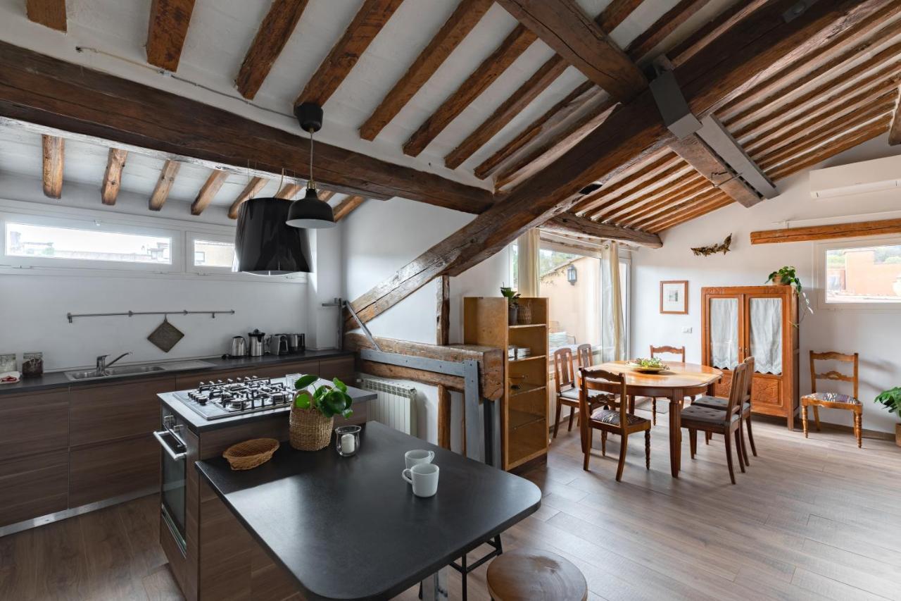 רומא Amazing Penthouse With Terrace And Rooftop In Trastevere מראה חיצוני תמונה