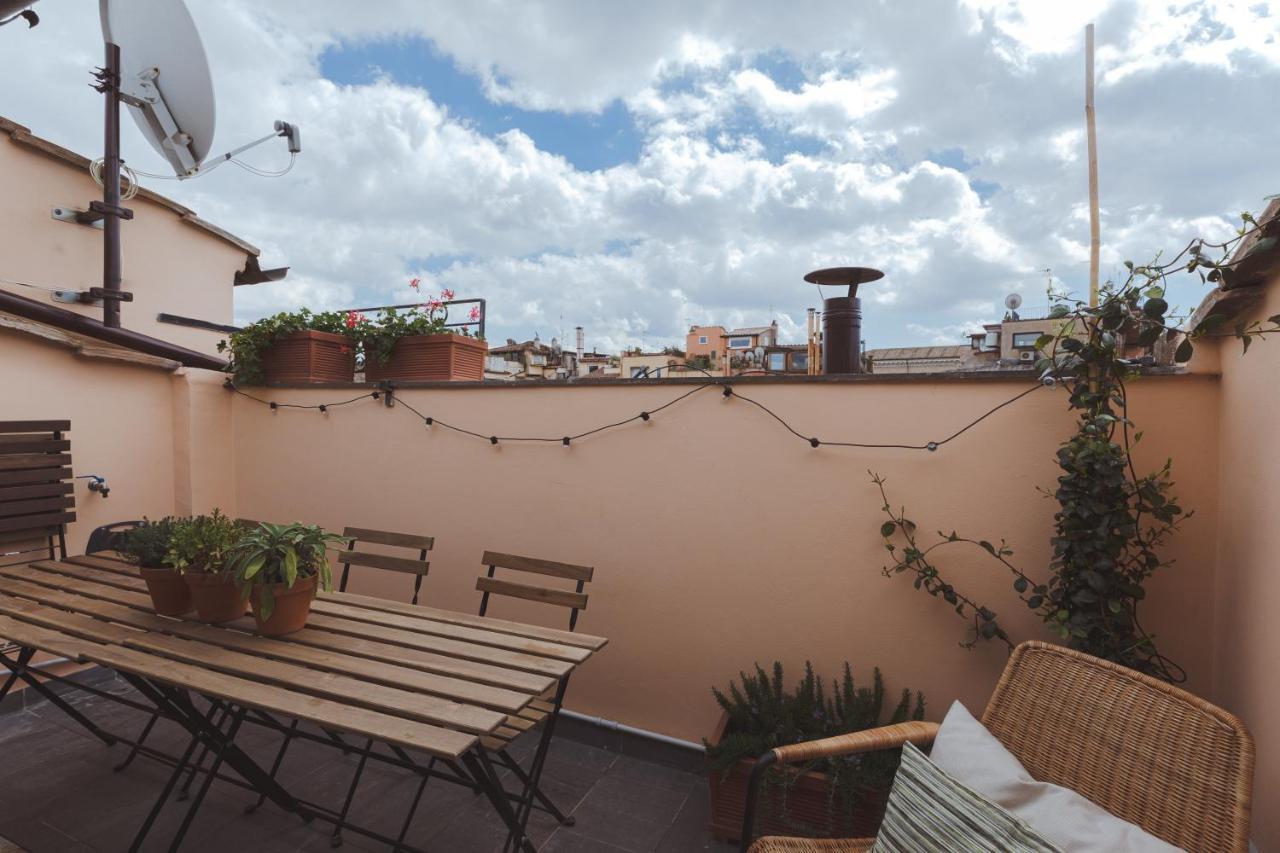 רומא Amazing Penthouse With Terrace And Rooftop In Trastevere מראה חיצוני תמונה