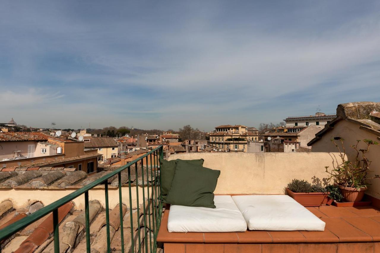 רומא Amazing Penthouse With Terrace And Rooftop In Trastevere מראה חיצוני תמונה