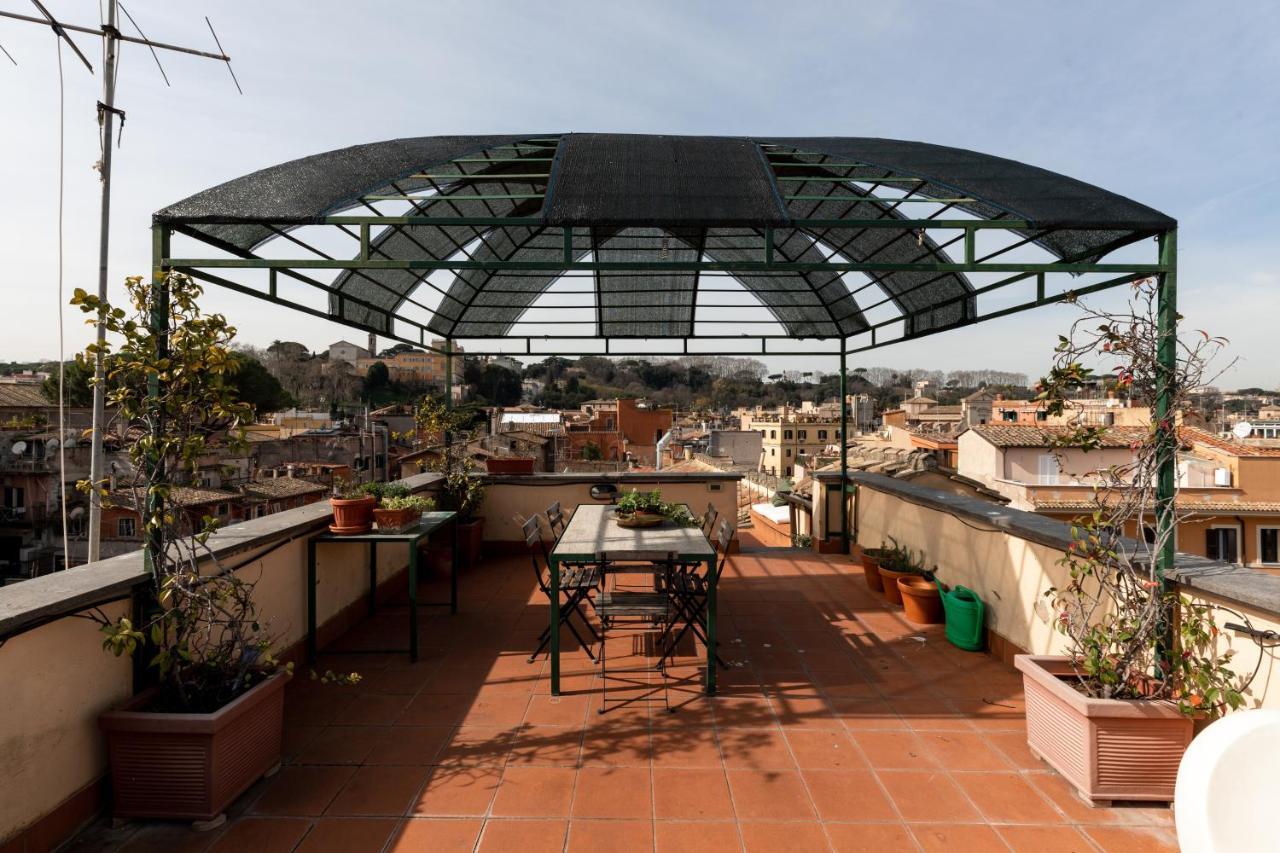רומא Amazing Penthouse With Terrace And Rooftop In Trastevere מראה חיצוני תמונה