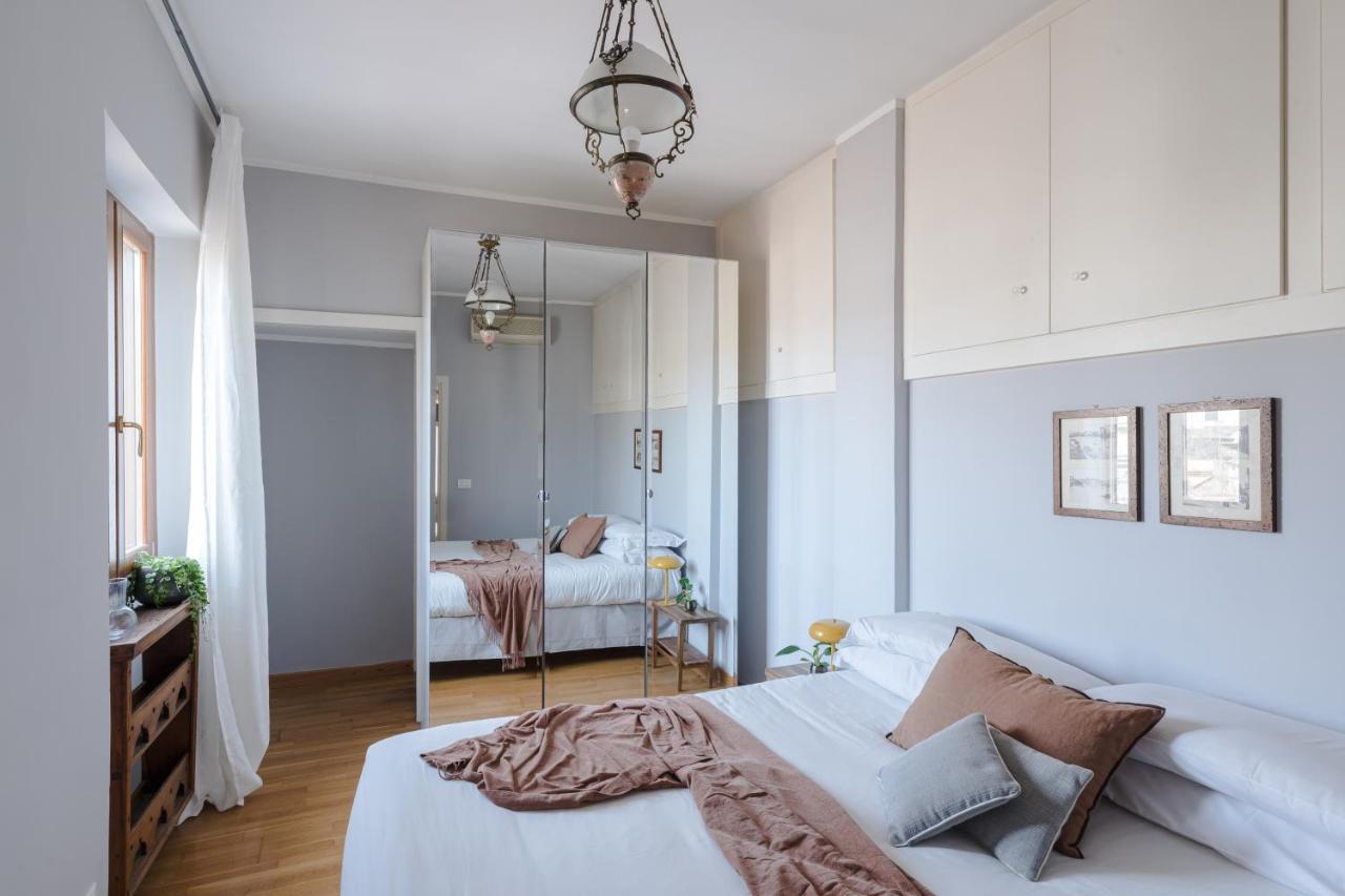 רומא Amazing Penthouse With Terrace And Rooftop In Trastevere מראה חיצוני תמונה