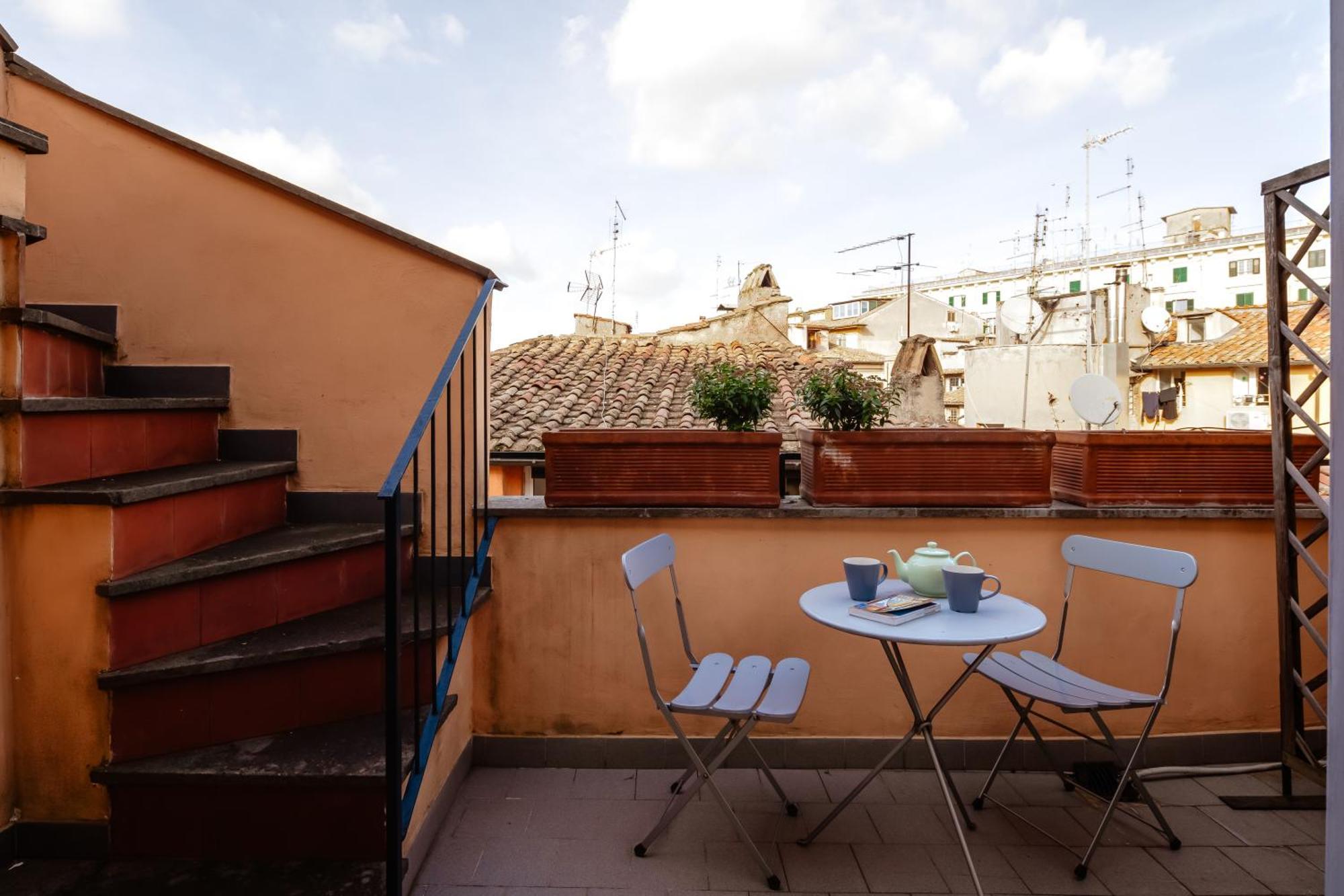 רומא Amazing Penthouse With Terrace And Rooftop In Trastevere מראה חיצוני תמונה