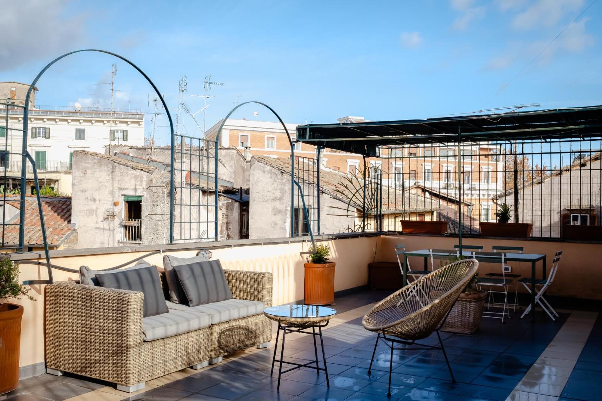רומא Amazing Penthouse With Terrace And Rooftop In Trastevere מראה חיצוני תמונה