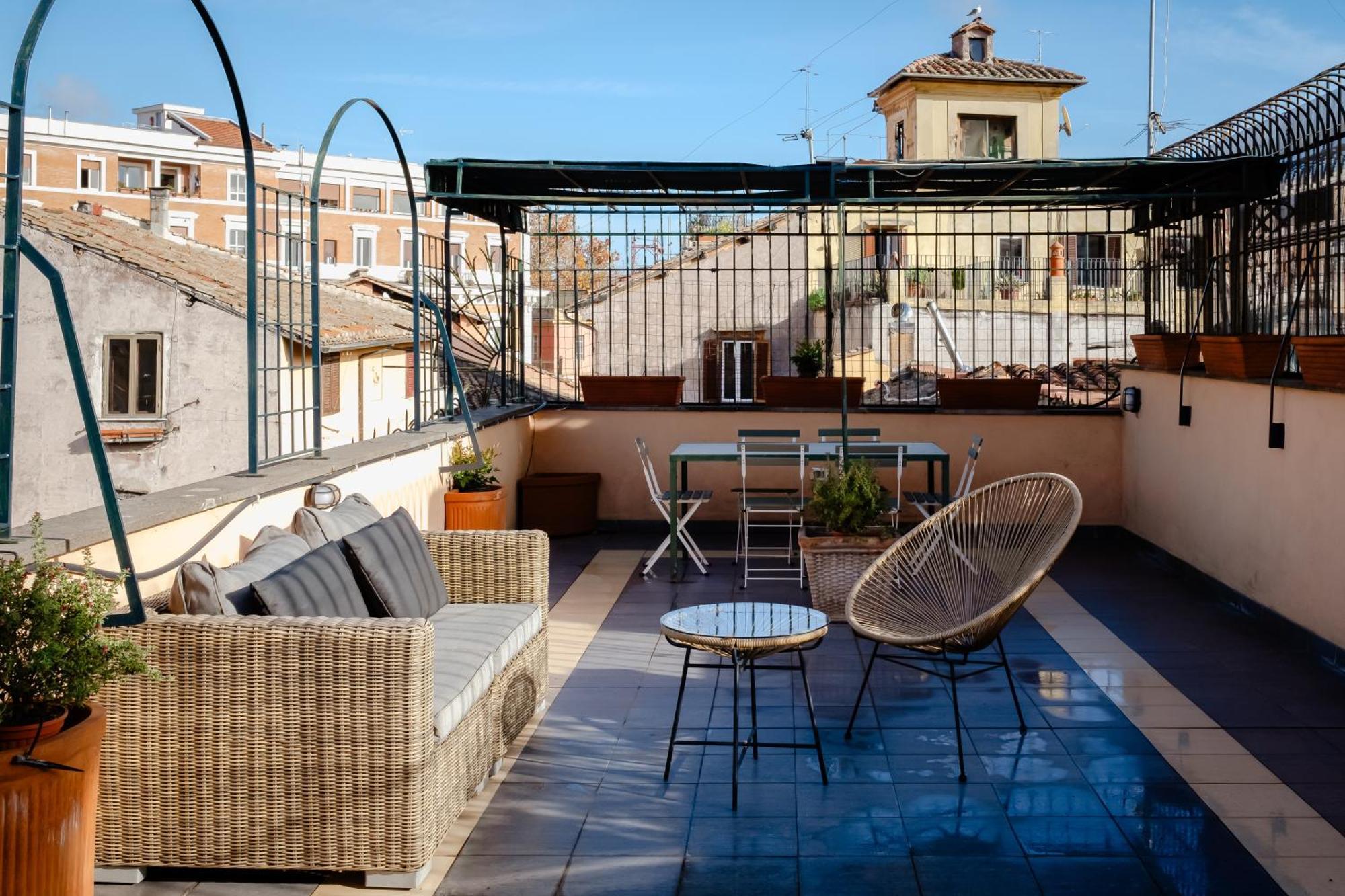 רומא Amazing Penthouse With Terrace And Rooftop In Trastevere מראה חיצוני תמונה